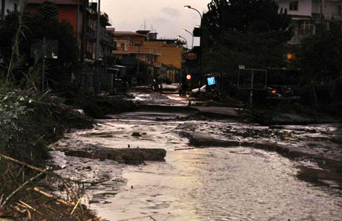 alluvione barcellona messina N