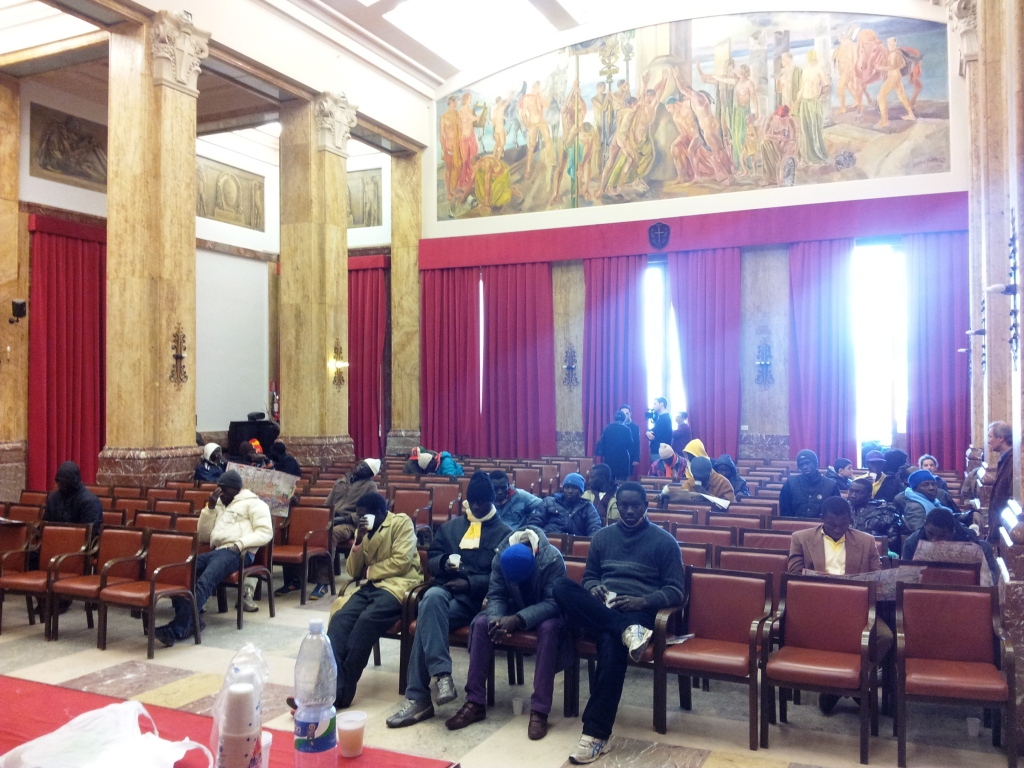 migranti protesta comune