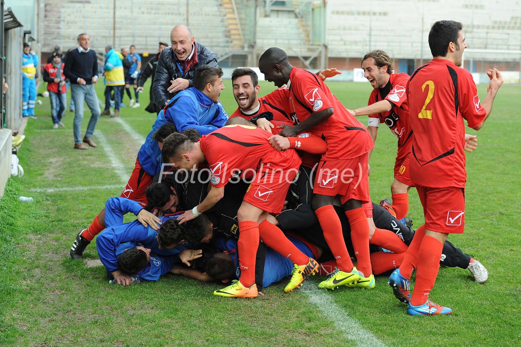 Esultanza-di-gruppo-per-il-gol-del-3-0