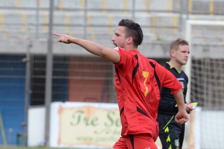 Maurizio-Vella-autore-della-doppietta-che-ha-consentito-al-Città-di-Messina-di-espugnare-il-Micale-di-Capo-dOrlando