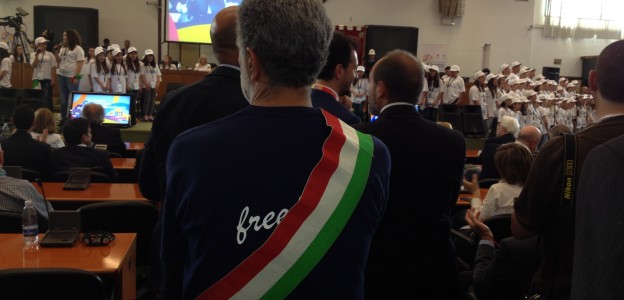 accorinti in piedi falcone