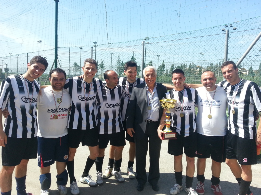 SQUADRA CON IL PRESIDENTE MARGARECI