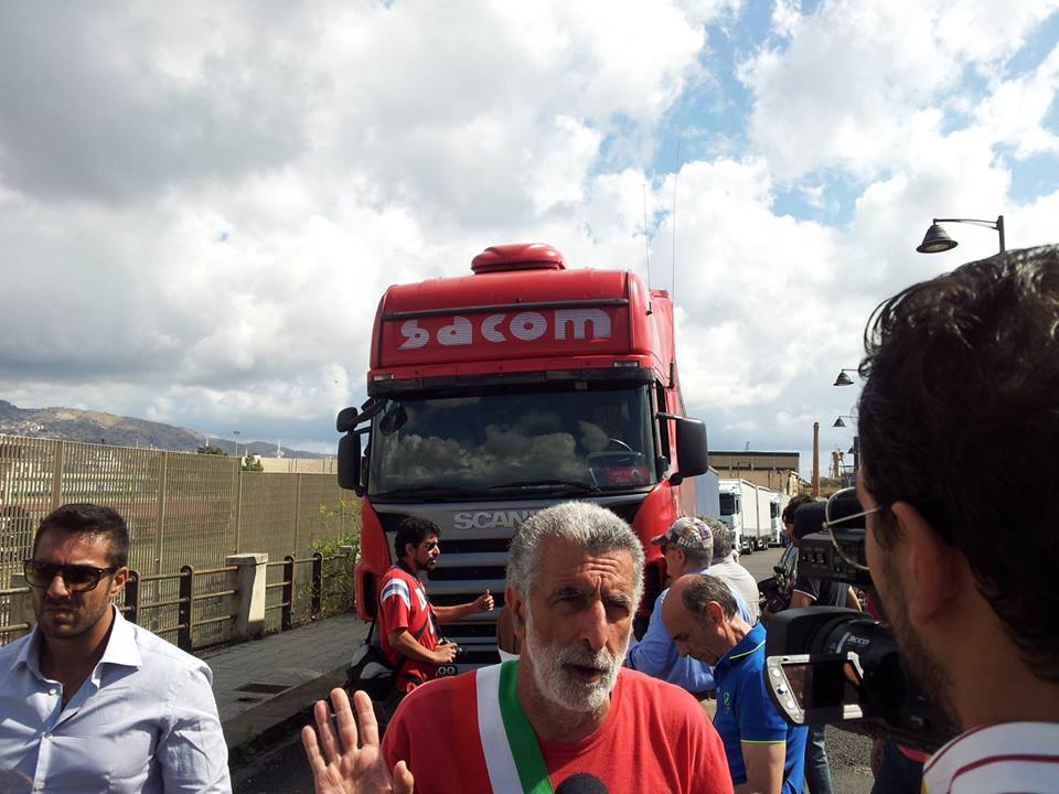 Accorinti tir blocco1
