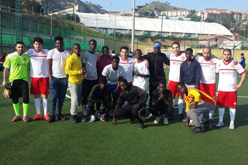 un calcio al razzismo