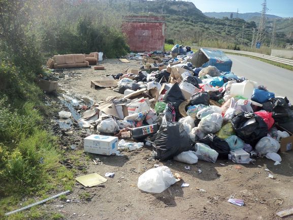 Spazzatura Ponte  Gallo2