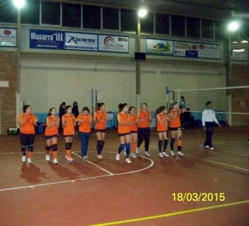 squadra schierata al centro del campo