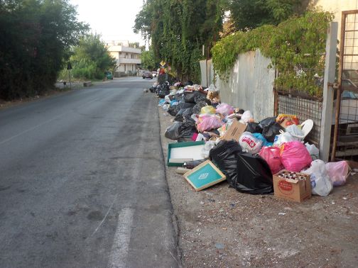 spazzatura a Ponte Galloto 2 agosto 2015 ore 19,35 001