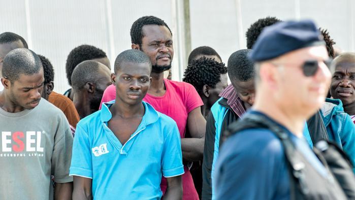 migranti sbarco messina