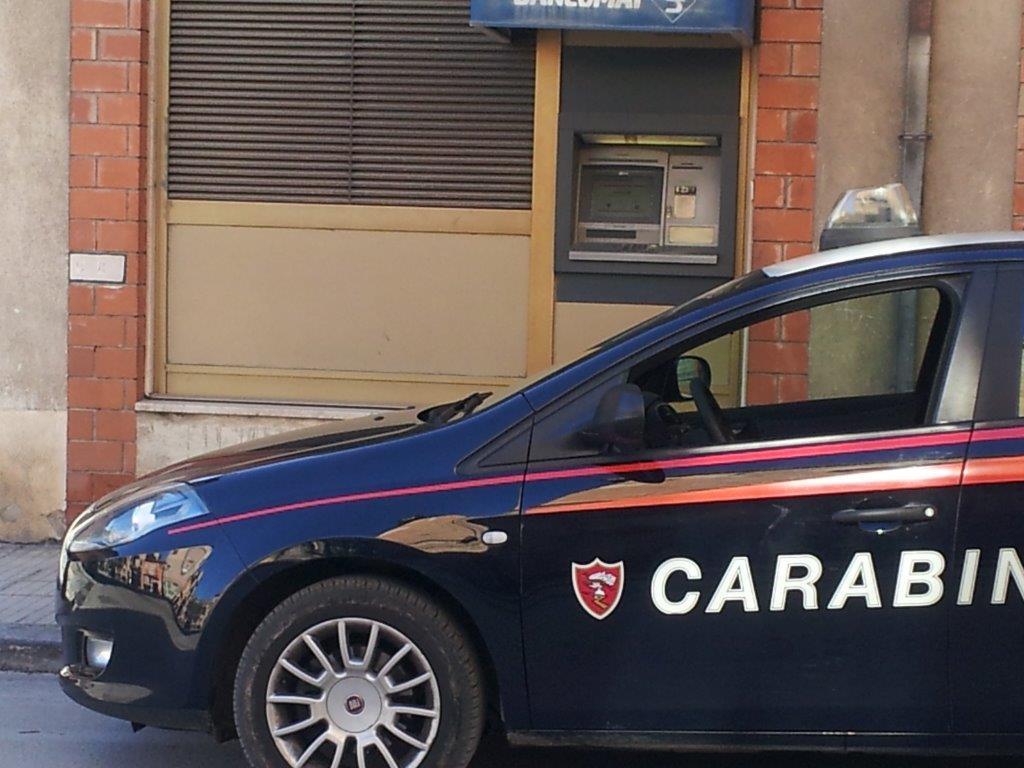 carabinieri fronte bancomat