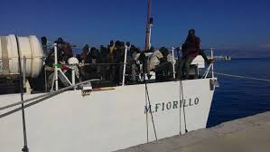 nave fiorillo Guardia costiera