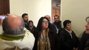 E’ bagarre a Palazzo Zanca. Tra urla e spintoni la protesta dei Servizi Sociali – VIDEO
