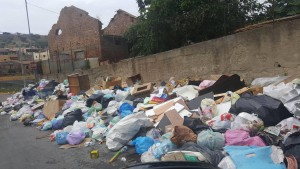 rifiuti in fila nuovo