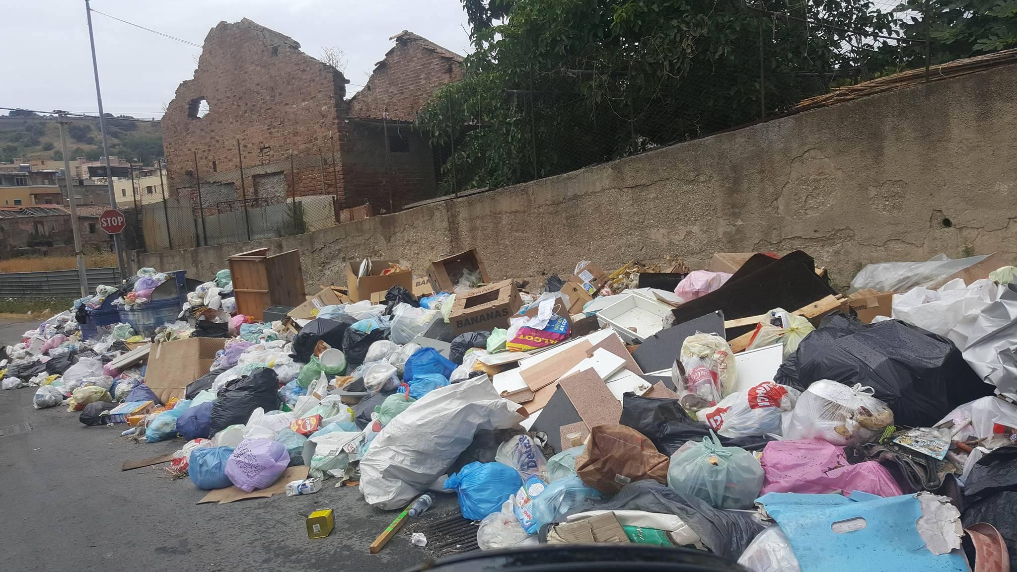 rifiuti in fila nuovo