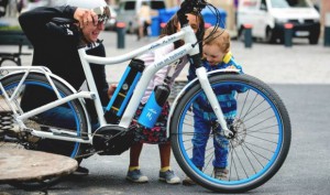 la-bici-a-idrogeno-fa-100-km-con-30-grammi-di-gas-2-e1445964253361