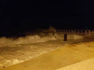 Maltempo: mareggiate invadono strade a Lipari