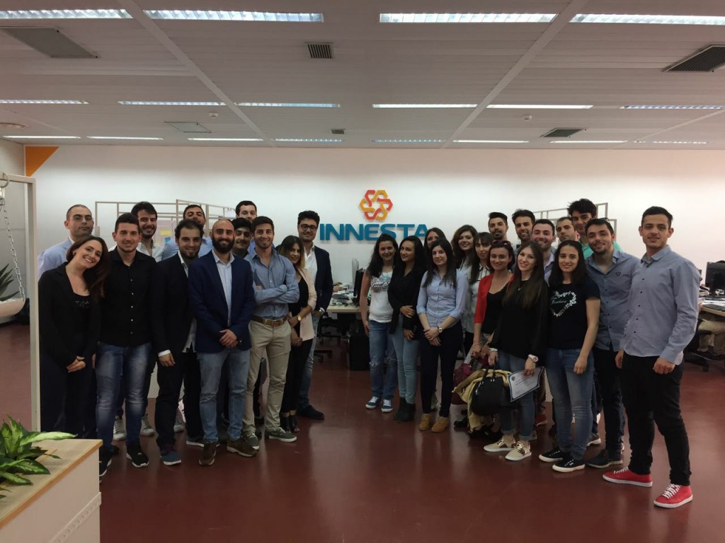 Foto dei team del corso Innovation and Entrepreneurship